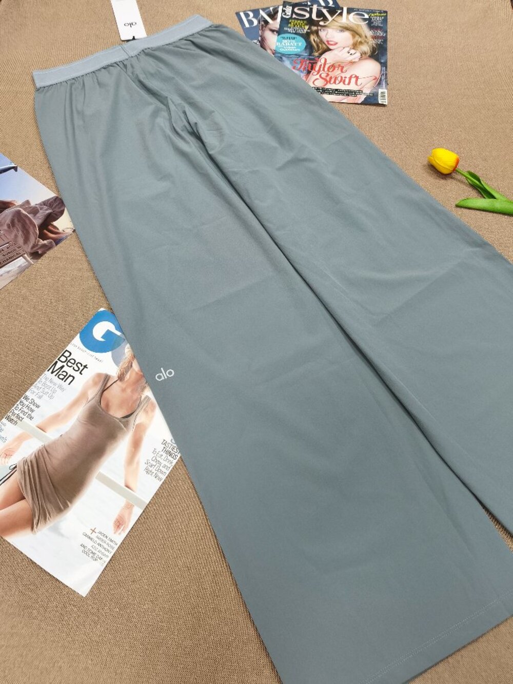 Alo Yoga Regular High Waist Straight Leg Casual Pants Steel Gray🔘New With Tags✨ - Picture 3 of 7